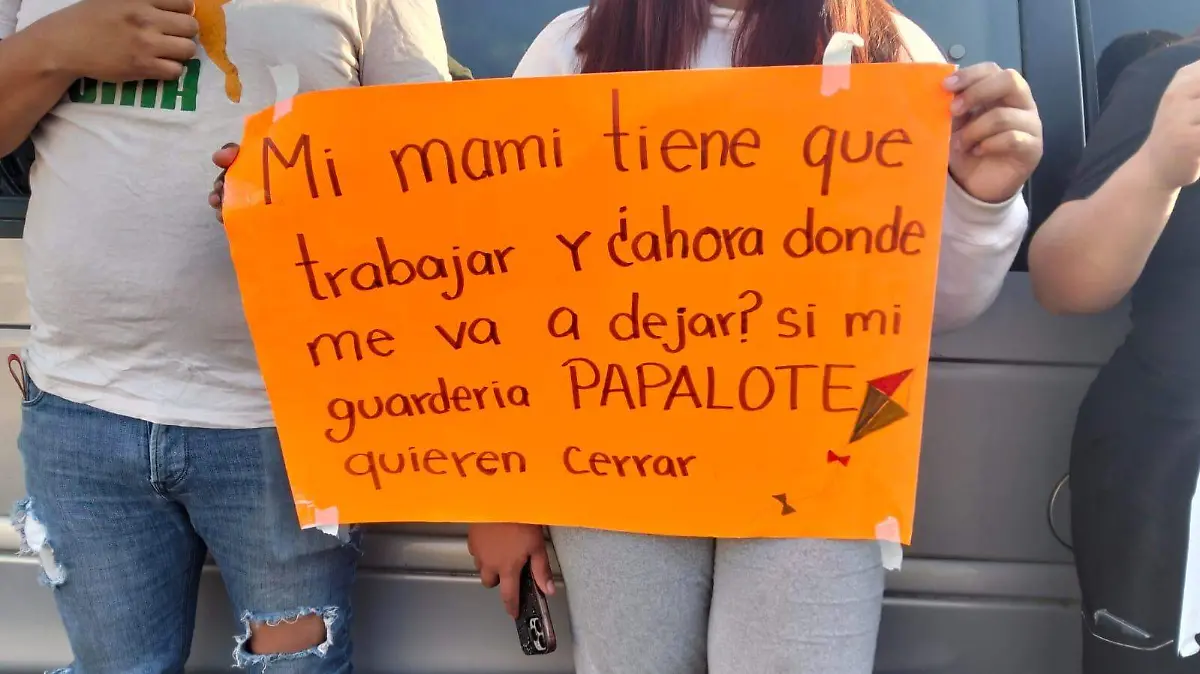 Bloquean la entrada a Coatepec