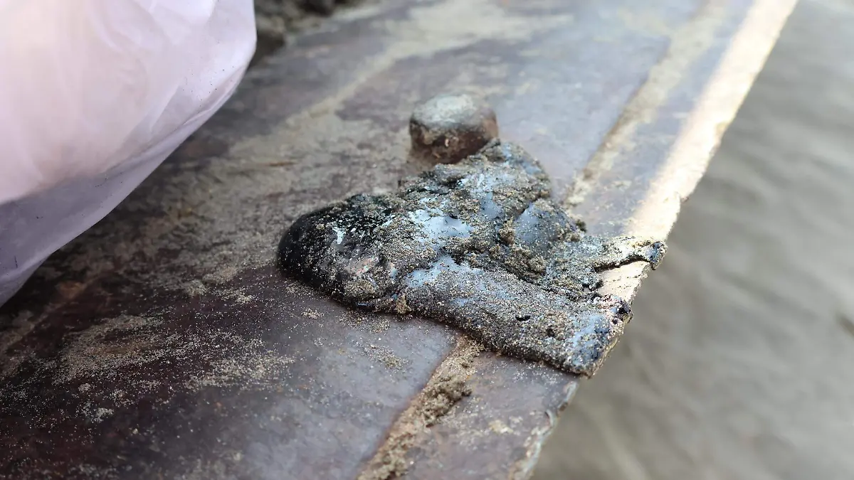 Hidrocarburo en playas de Boca del Río