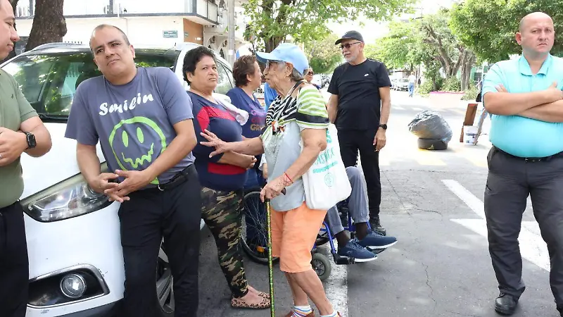 Bloqueo de calle por falta de energía eléctrica