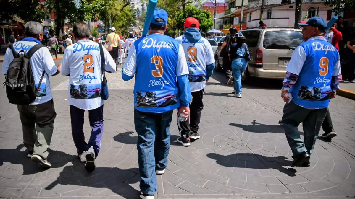 Con desfile empiezan los festejos para celebrar 100 años de existencia del Barrio de El Dique en Xalapa