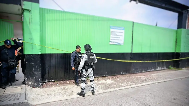 Hallan a migrantes al interior de un tractocamión en Xalapa