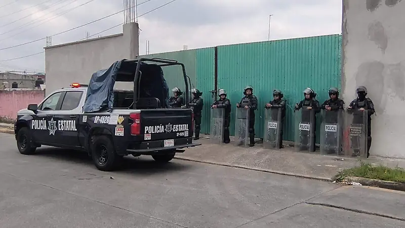 Hallan a migrantes al interior de un tractocamión en Xalapa