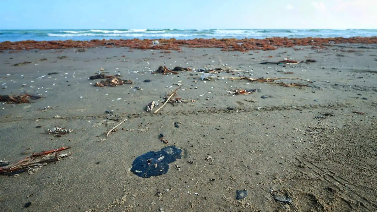 Hidrocarburo en playas de Coatzacoalcos 