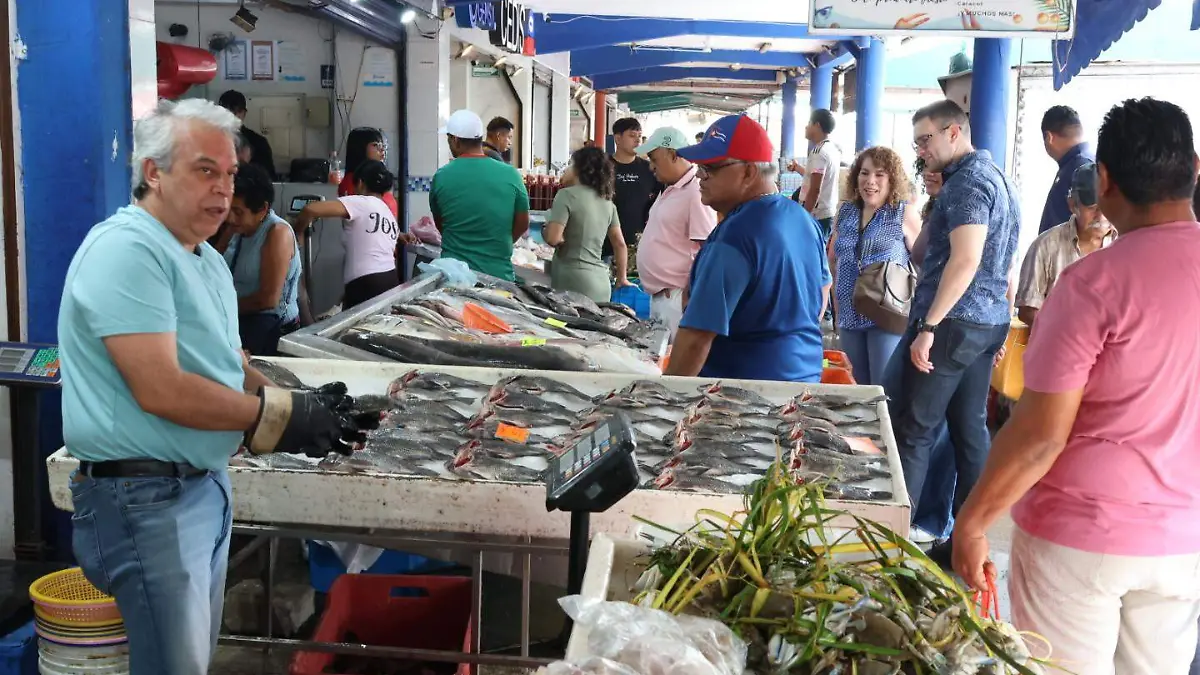 Comerciantes de pescados y mariscos del puerto de Veracruz reportan un incremento en sus ventas