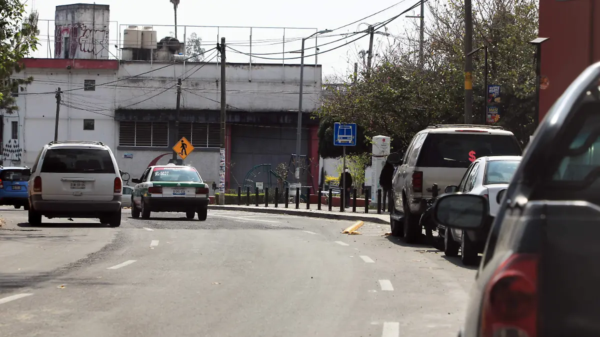 EM COCHES ESTACIONADOS TRAMO IMAC 01
