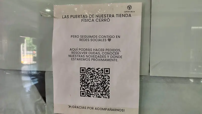 Comercios cerrados en plaza comercial de Boca del Río