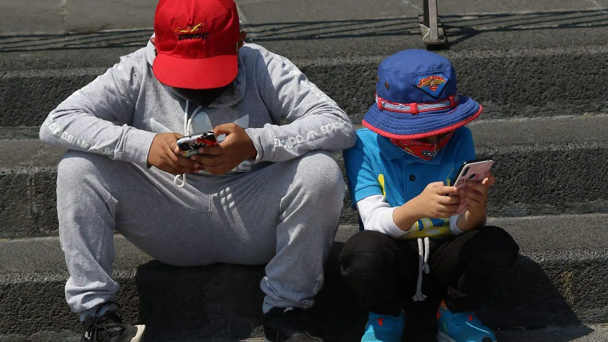 781842_Niños Uso Celular_web