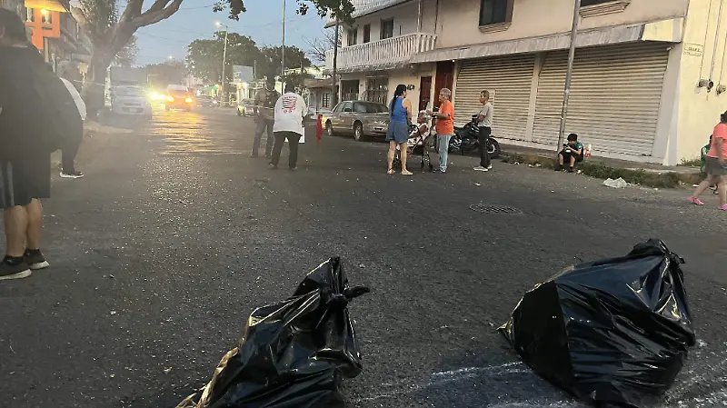 Bloqueo en Veracruz por falta de luz
