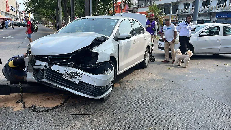 choque aparatoso en Díaz Mirón