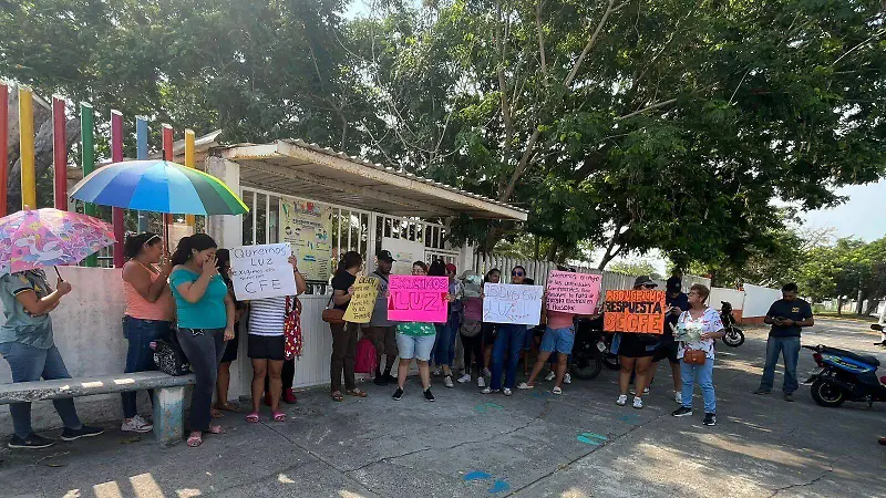 Manifestación en kinder por falta de energía eléctrica 