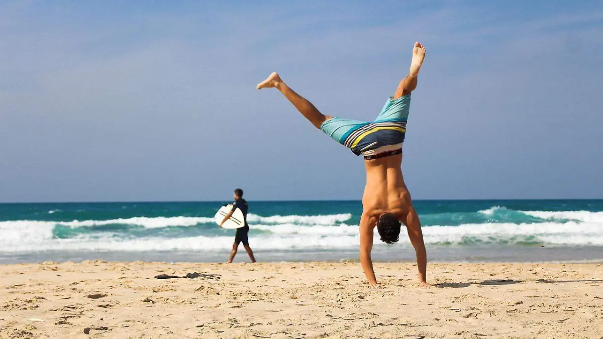 handstand-2224104_1280