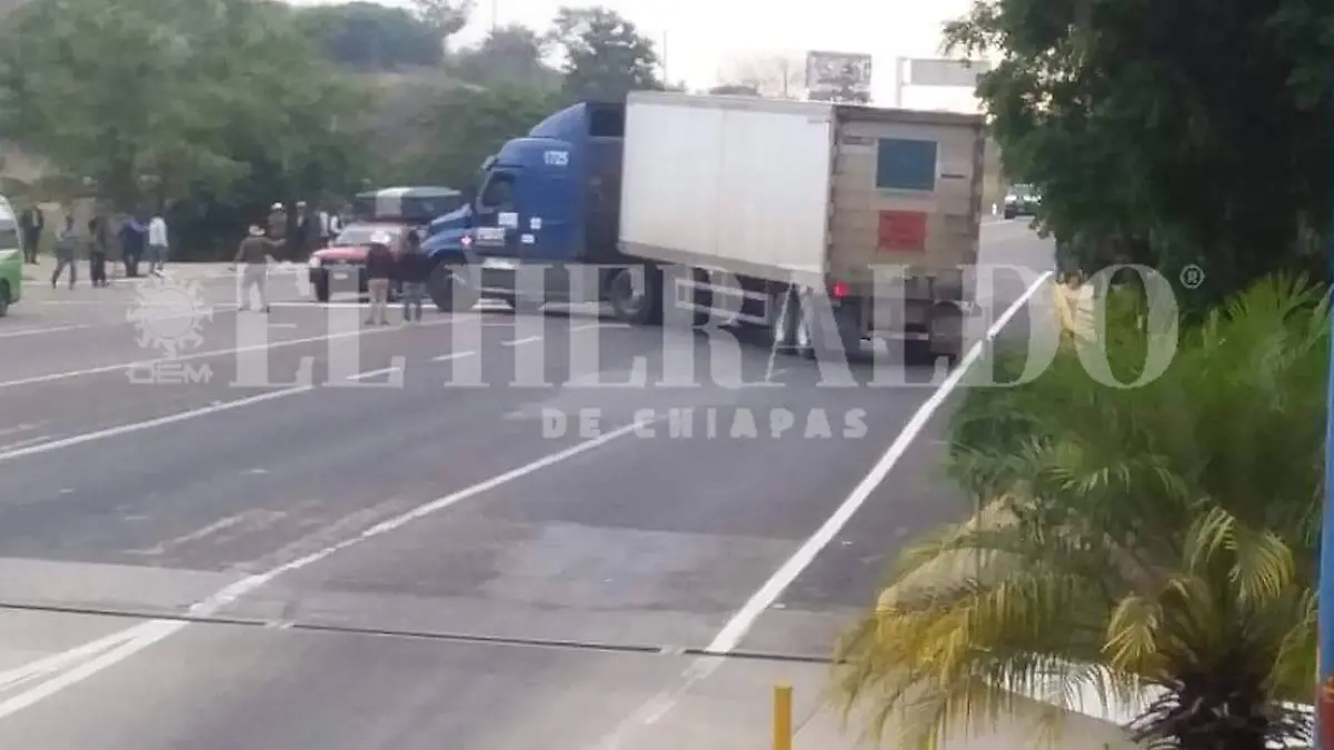 bloqueo carretero por habitanets de san juan chamula