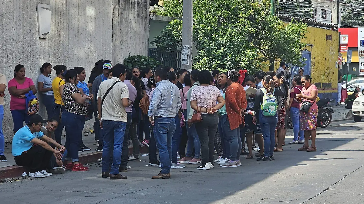 bloqueo de personal y padres de familia por inconformidades