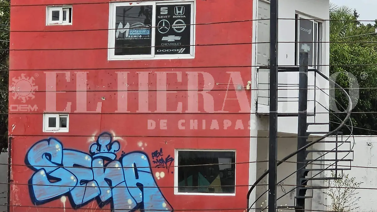 taller mecánico automotriz abandonado en tuxtla