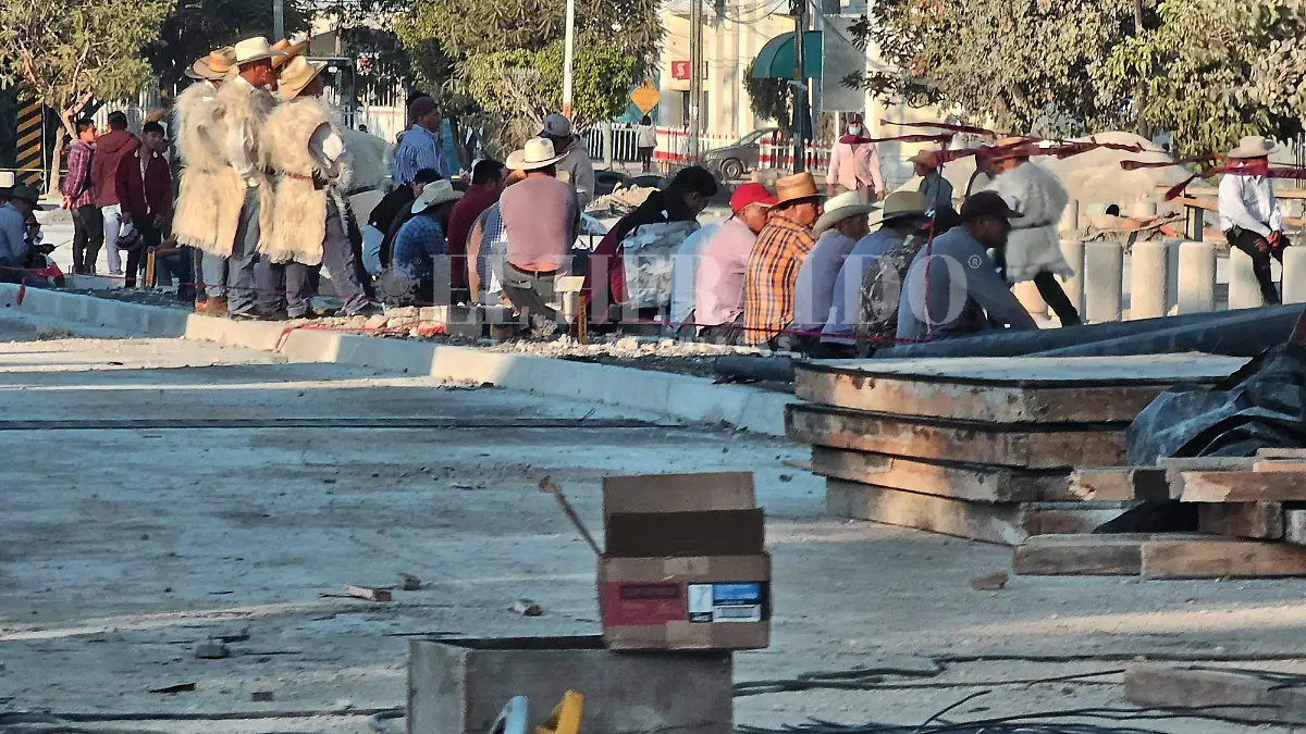 bloqueo en torre chiapas sentados en la banqueta
