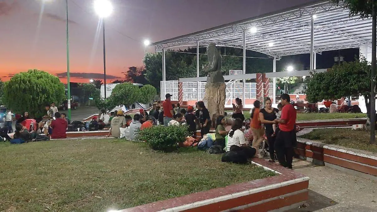 Migrantes pernoctan en Ocozocoautla