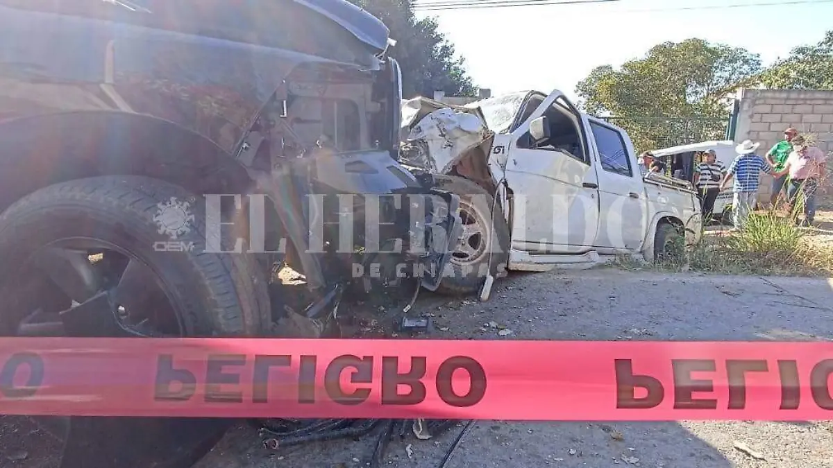 choque de camionetas 1 (1)