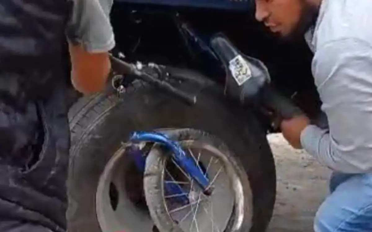 Bicicleta atrapada en llanta