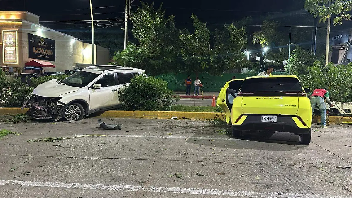 Accidente múltiple en bulevar Belisario Domínguez