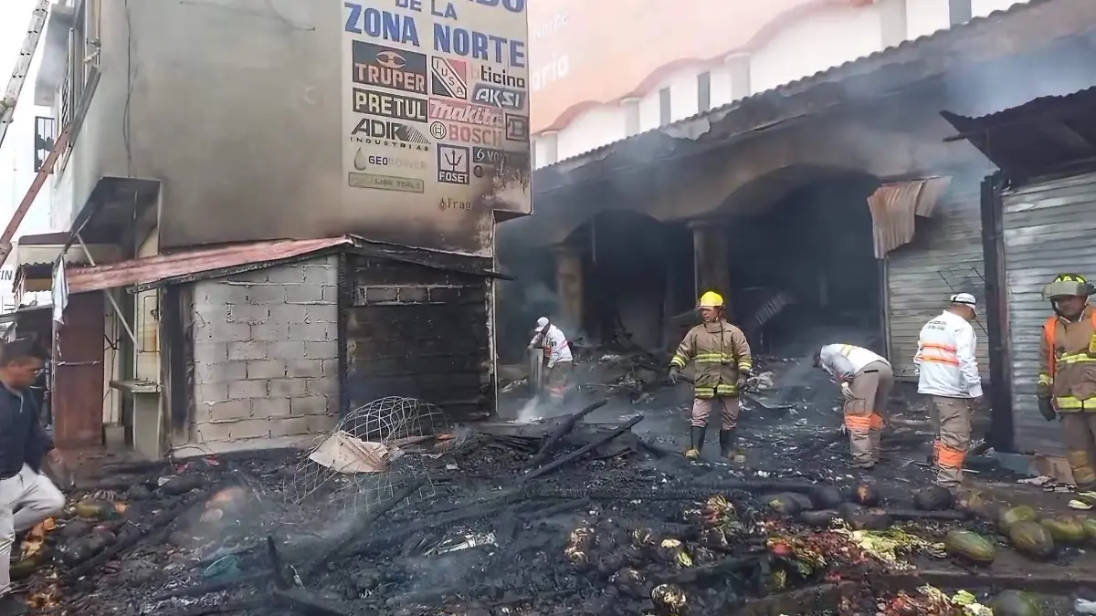 Incendia mercado del norte de  San Cristóbal