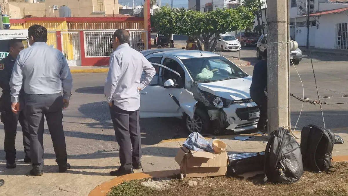 Accidente de carro deja dos heridos en tuxtla