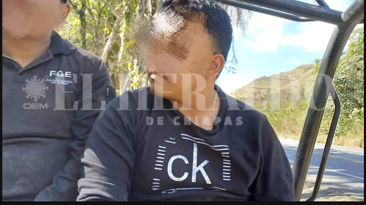 detenido en patrulla