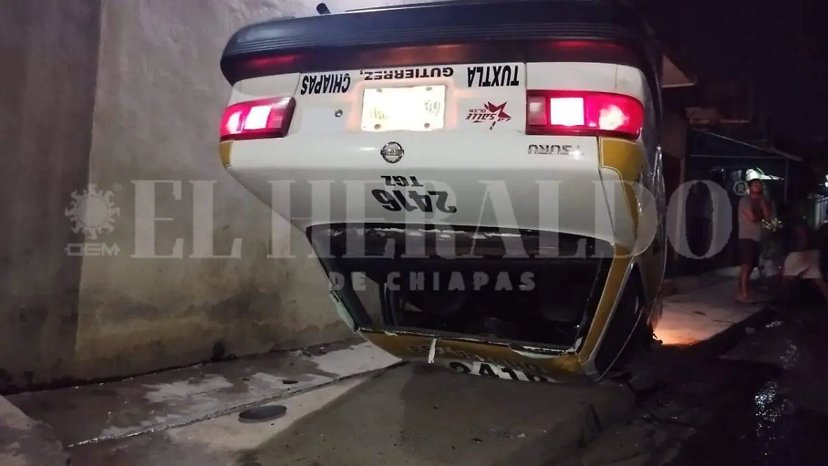 Vuelca Taxi en Chiapa de Corzo