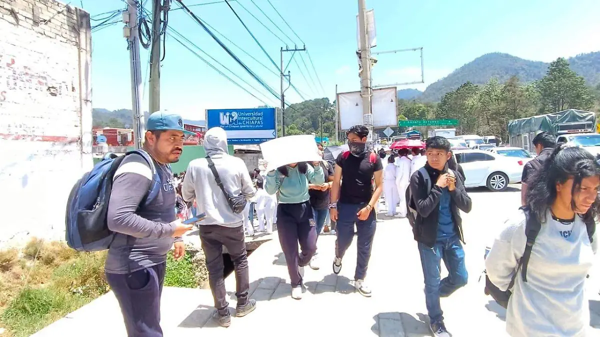 Manifestación entrada principal