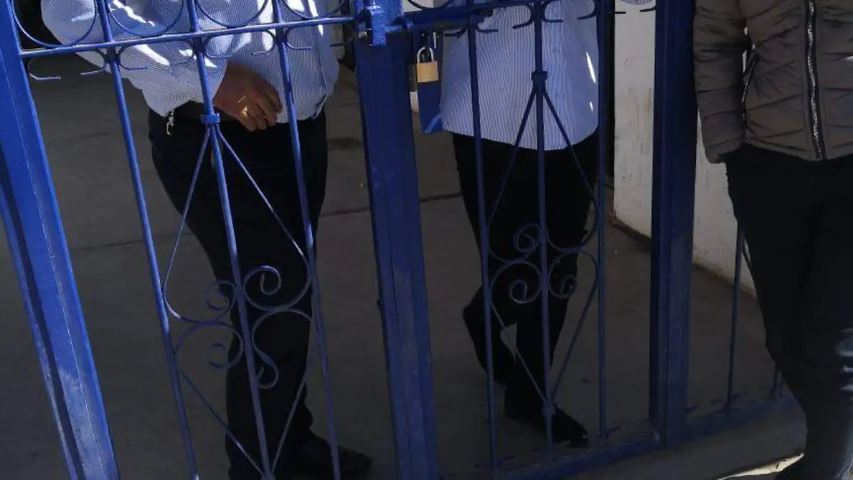 Trabajadores encerrados