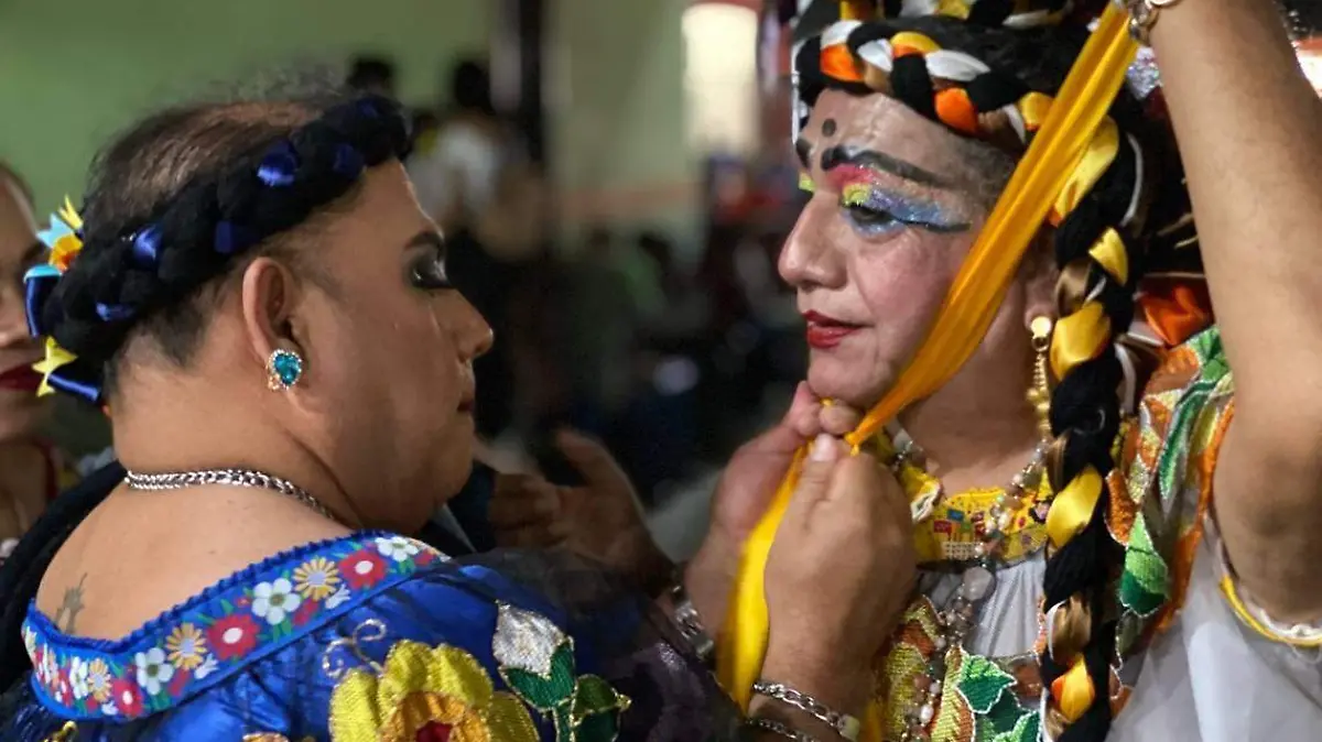 Las chuntás: hombres vestidos de mujer