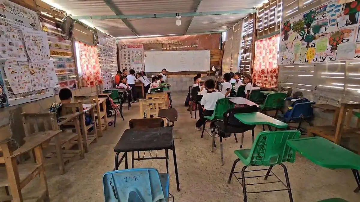 niños en clase