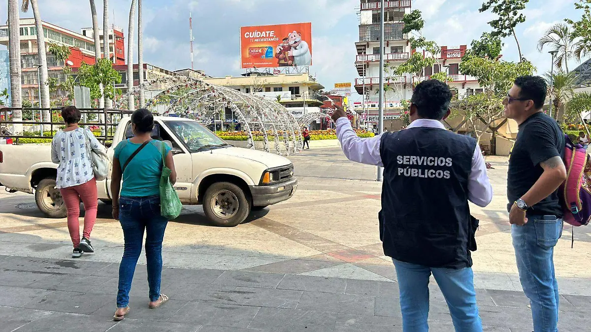 empleado del ayuntamiento con pobladoes