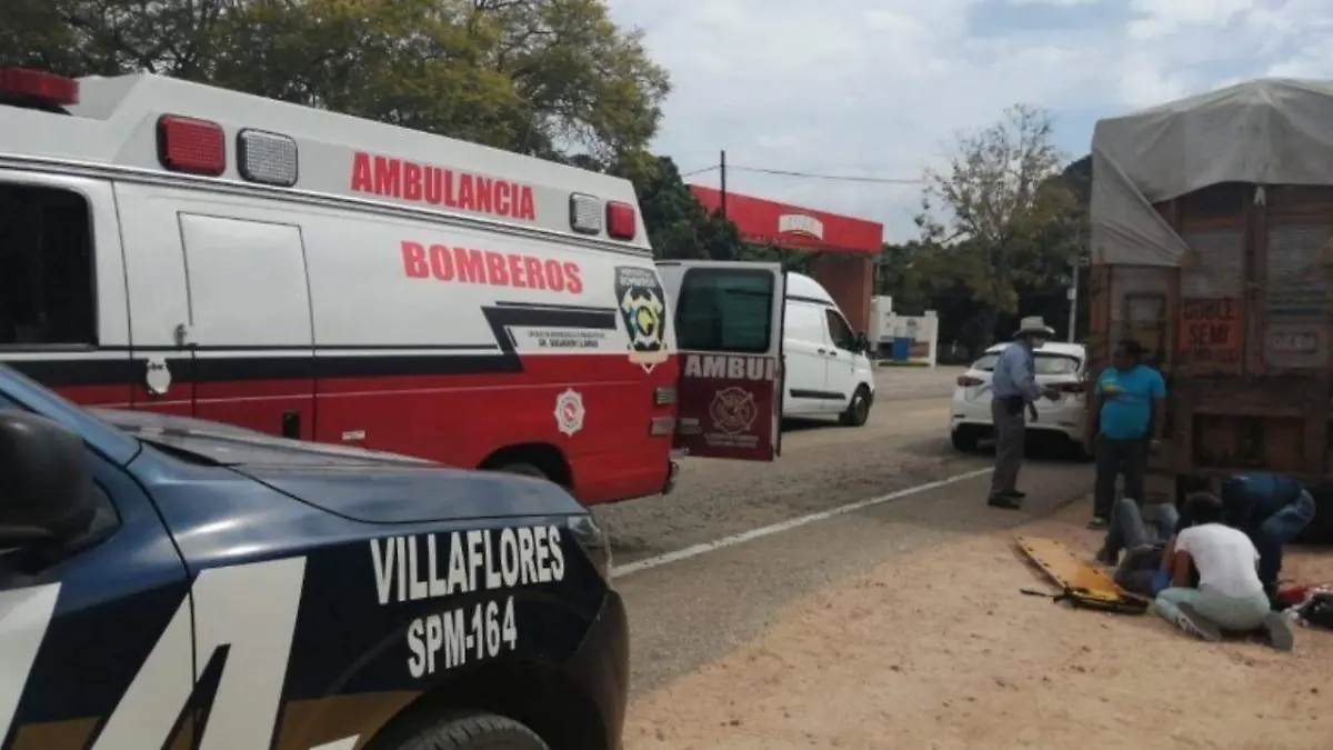 motociclista se impacta contra trailer