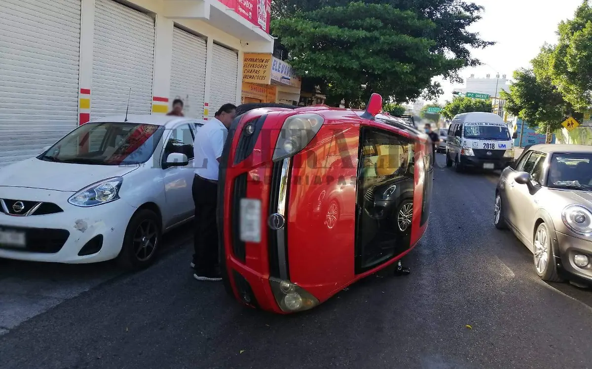 vehículo volcado 1 