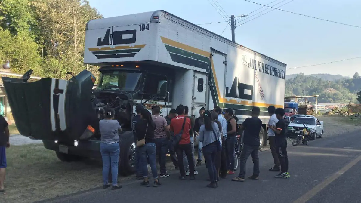 Camión se queda sin frenos en Oxchuc2