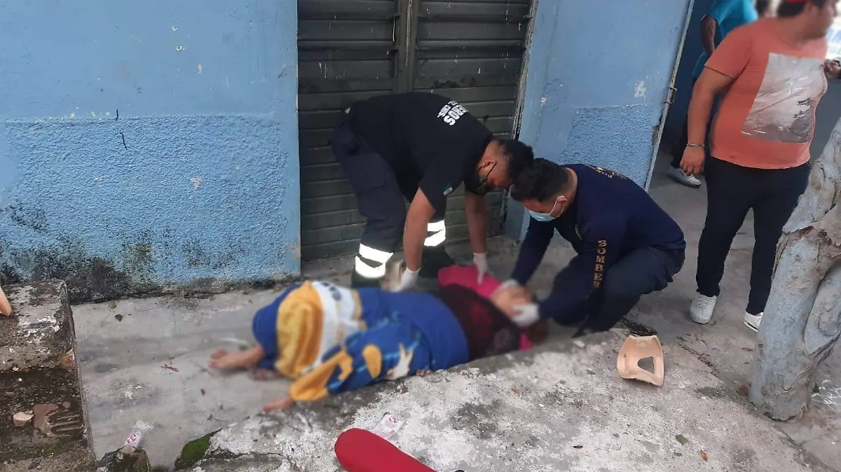 mujer lesionada por lanzarse de azotea (1)