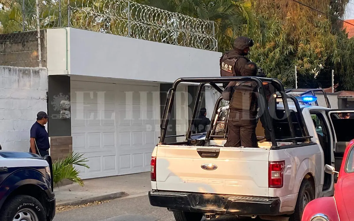 Policía (2)