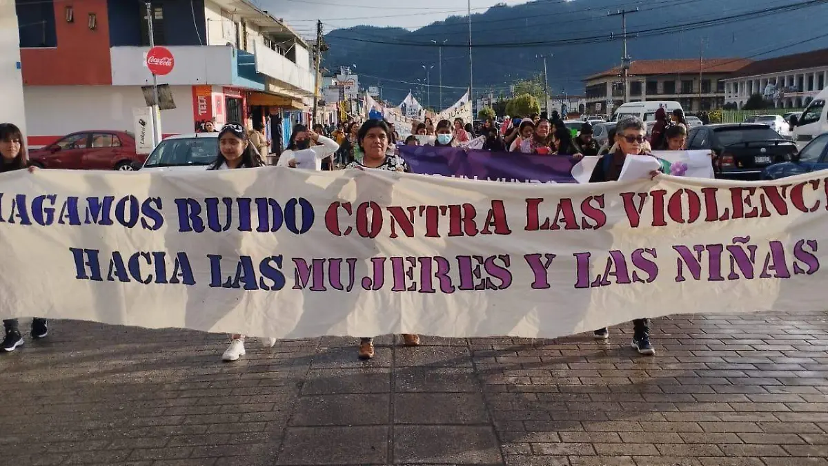 Marchan mujeres en San Cristóbal contra la violencia