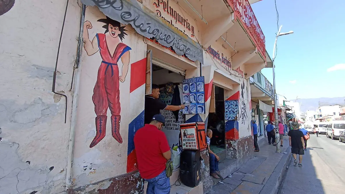 clientes abarrotan peluquerías 