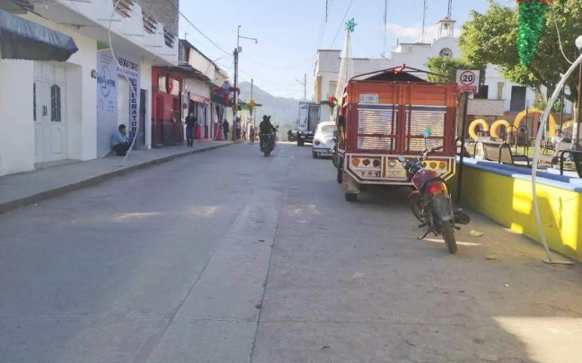 Ejidatarios de Altamirano se apoderan de varias casas