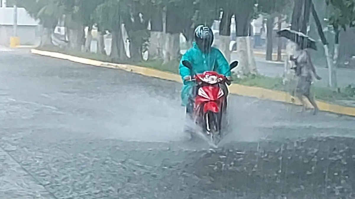 Peatones mojados