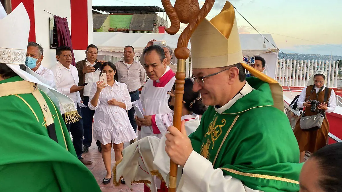Nuncio apostólico inaugura la parroquia de Santa Cruz