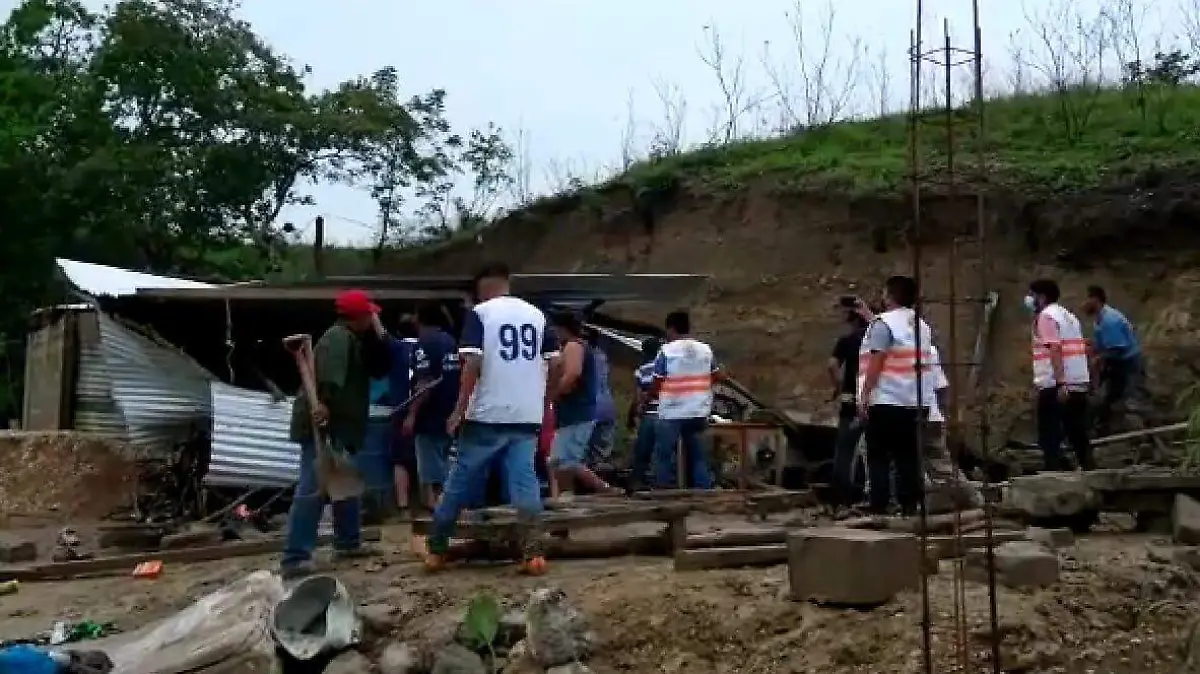 Lesionados en derrumbe