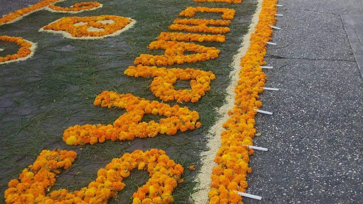 Indígenas tsotsiles instalan altar en Tuxtla Gutiérrez