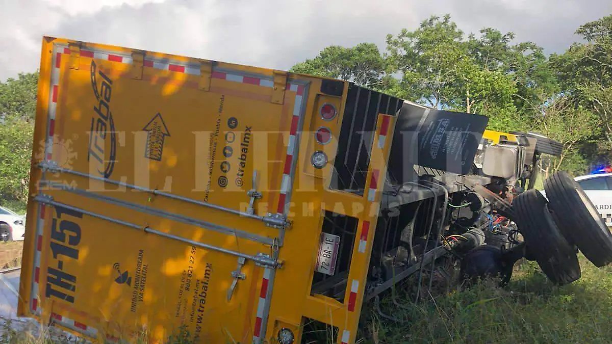 Volcadura en la carretera Ocozocoautla - Tuxtla Gutiérrez