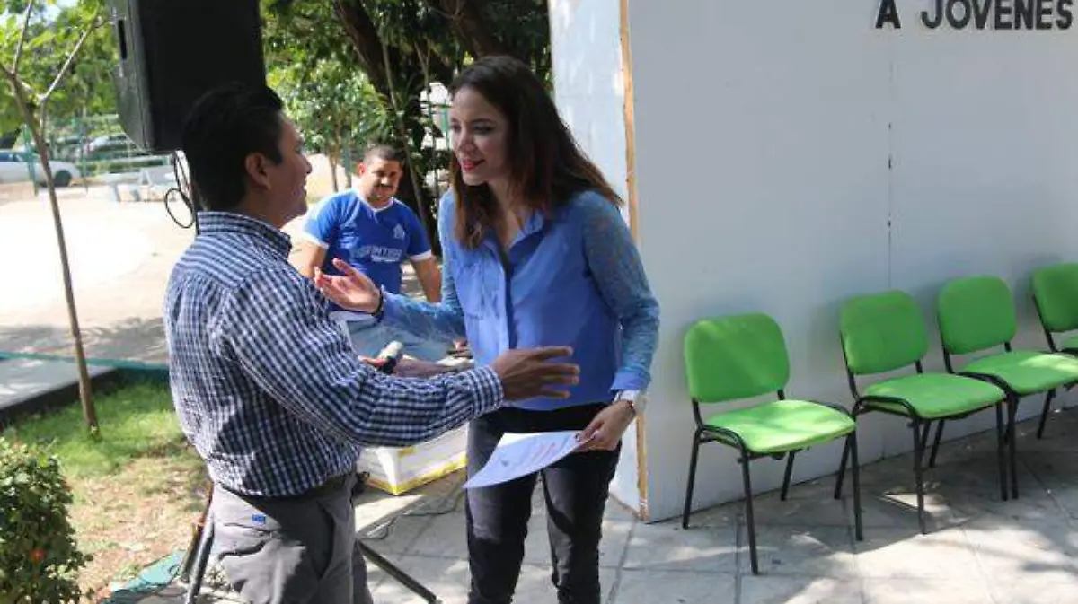 entrega reconocomientos Tania Robles HS (6)