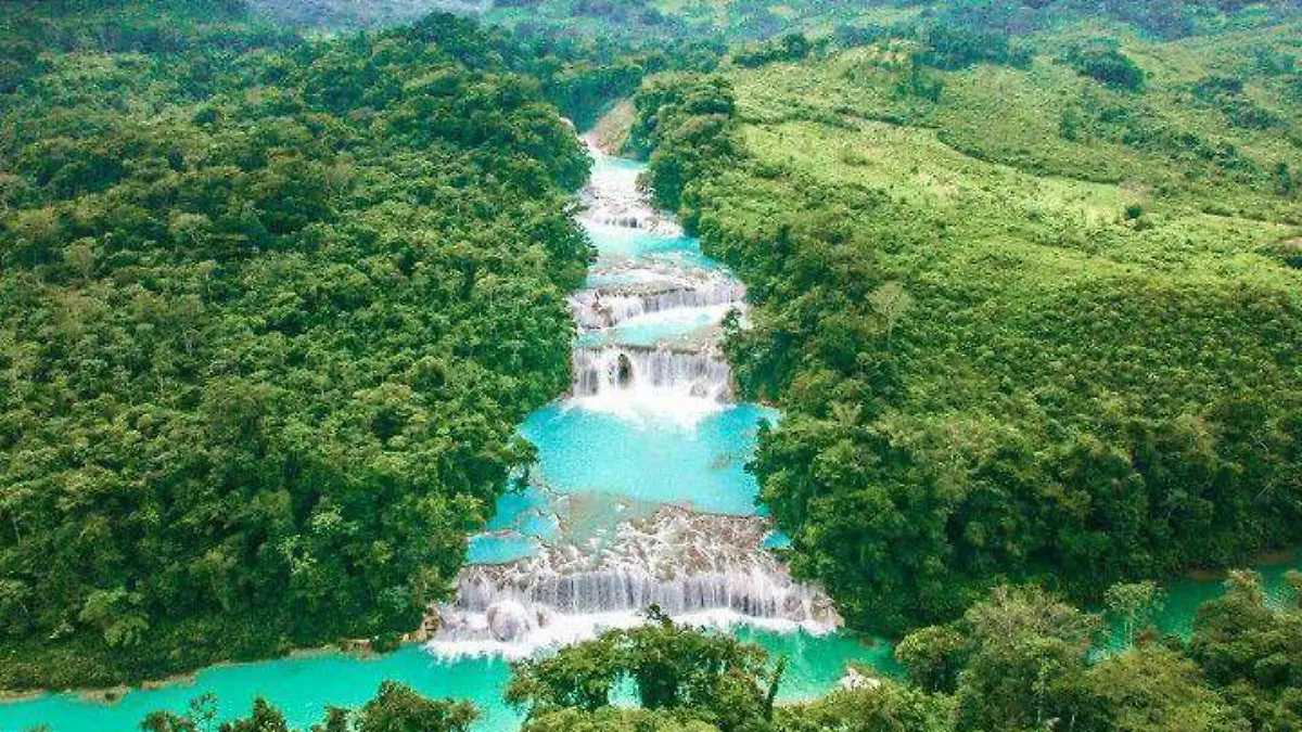 Cascadas de agua azul