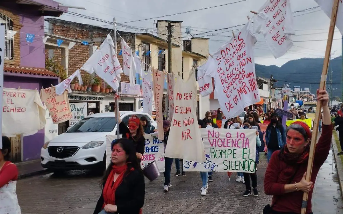 Marchan mujeres en San Cristóbal contra la violencia