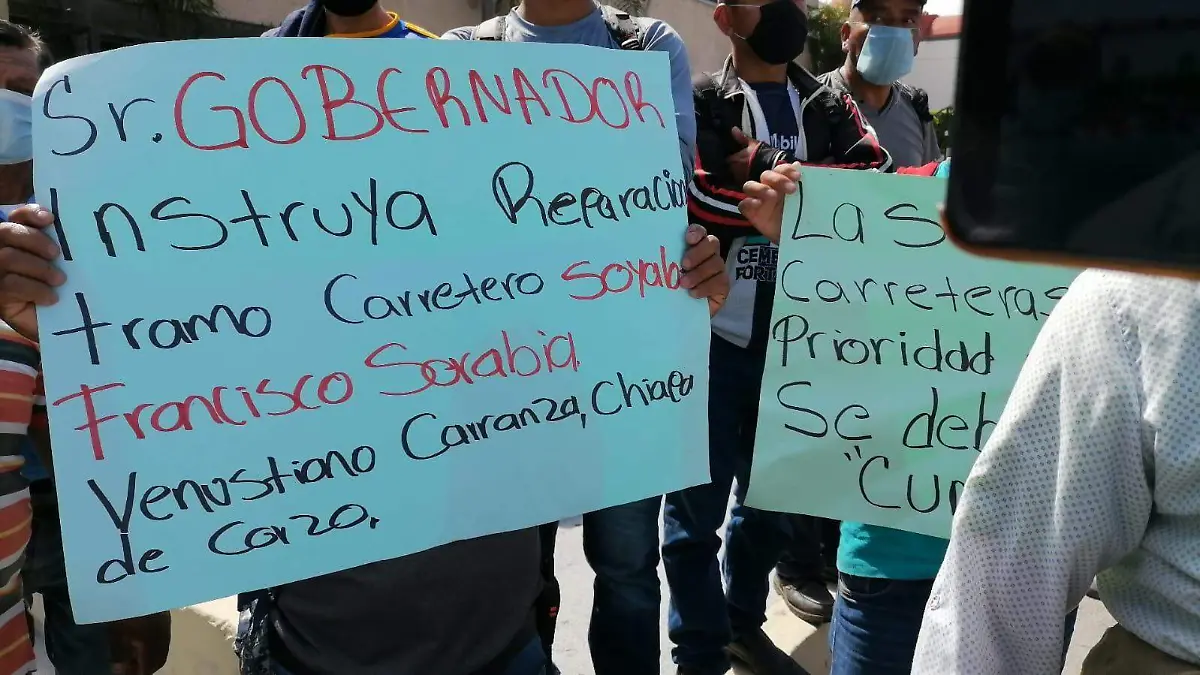 carteles para pedir ayuda con derrumbe