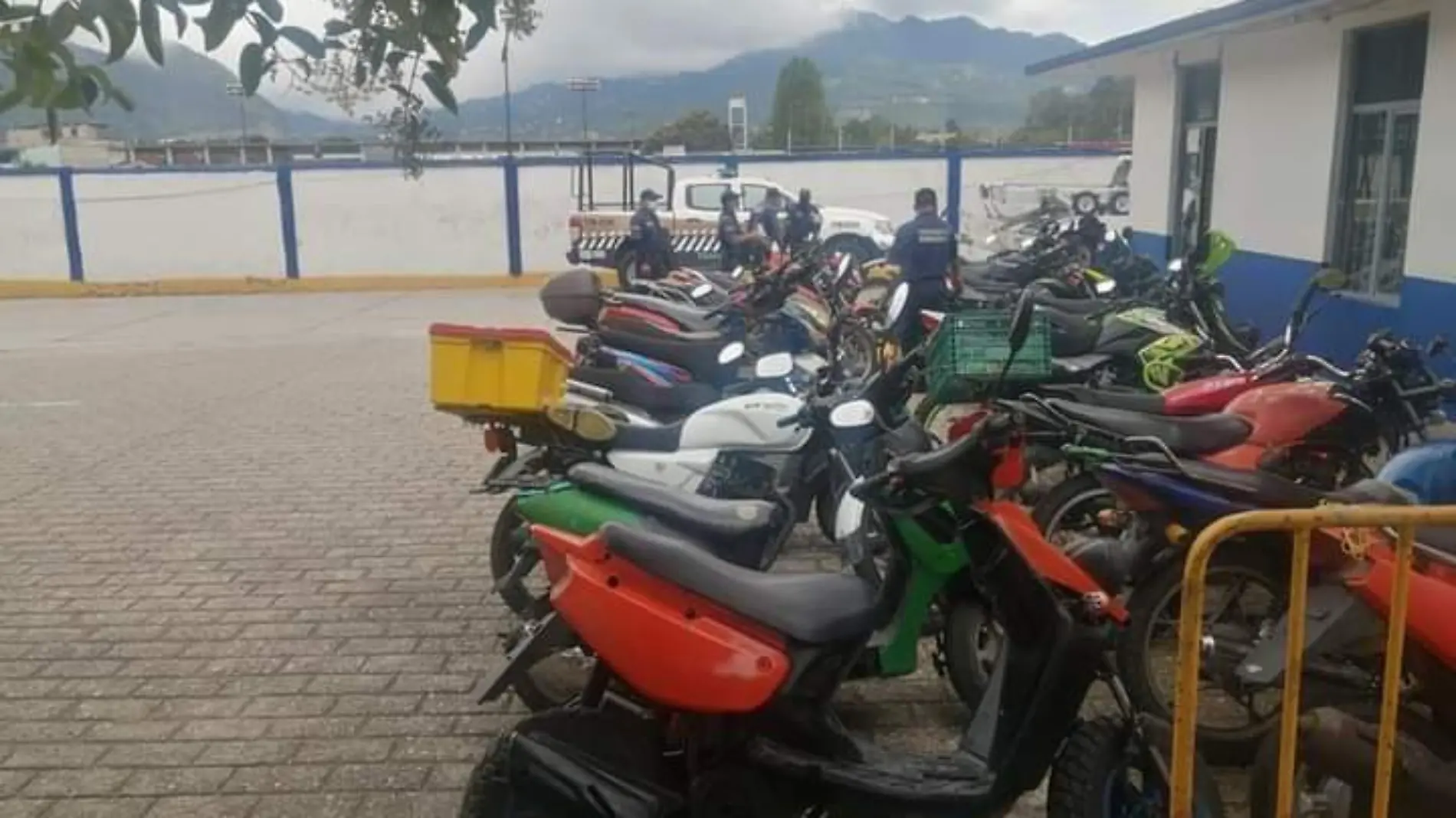 Motos